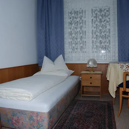 Otel Kirchenwirt Velden am Wörthersee